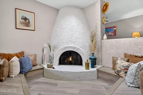 Living - 934 E Becker Ln, Phoenix, AZ 85020 photo 1 of 2