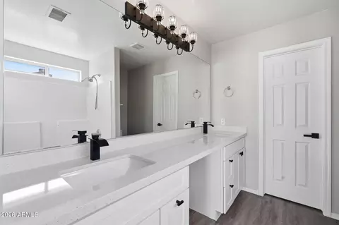 Bath - 941 E Potter Dr, Phoenix, AZ 85024 photo 4 of 4