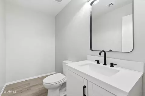 Bath - 941 E Potter Dr, Phoenix, AZ 85024 photo 1 of 4