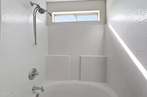 Bath - 941 E Potter Dr, Phoenix, AZ 85024 photo 3 of 4