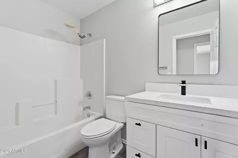 Bath - 941 E Potter Dr, Phoenix, AZ 85024 photo 2 of 4