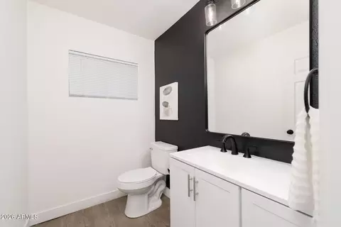 Bath - 1506 E Northshore Dr, Tempe, AZ 85283 photo 3 of 3
