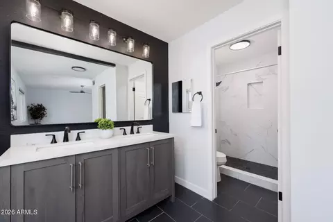 Bath - 1506 E Northshore Dr, Tempe, AZ 85283 photo 2 of 3
