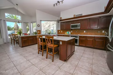 Kitchen - 519 E Hiddenview Dr, Phoenix, AZ 85048 photo 2 of 5