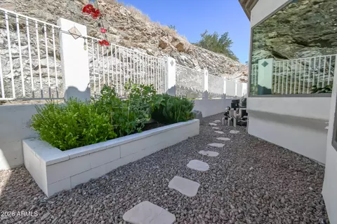 Exterior - 519 E Hiddenview Dr, Phoenix, AZ 85048 photo 9 of 11