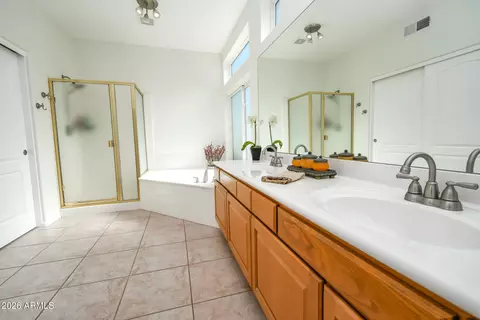 Bath - 519 E Hiddenview Dr, Phoenix, AZ 85048 photo 2 of 4