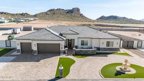 667 W Patrick Pl, San Tan Valley, AZ 85143