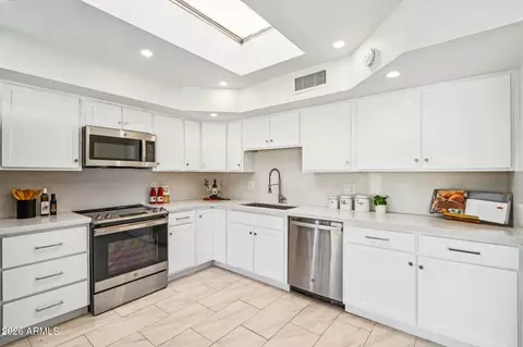 Kitchen - 1637 S Ash --, Mesa, AZ 85202 photo 3 of 4