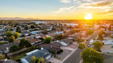 View/Area - 1649 W Royal Palm Rd, Phoenix, AZ 85021 photo 4 of 6