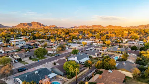 View/Area - 1649 W Royal Palm Rd, Phoenix, AZ 85021 photo 5 of 6