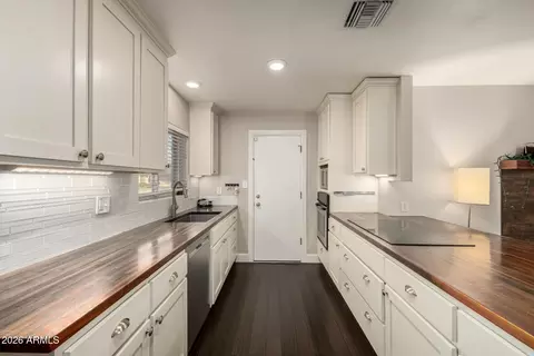 Kitchen - 1649 W Royal Palm Rd, Phoenix, AZ 85021 photo 2 of 2