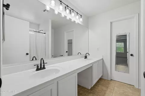 Bath - 2497 E Ivanhoe Ct, Gilbert, AZ 85295 photo 3 of 4