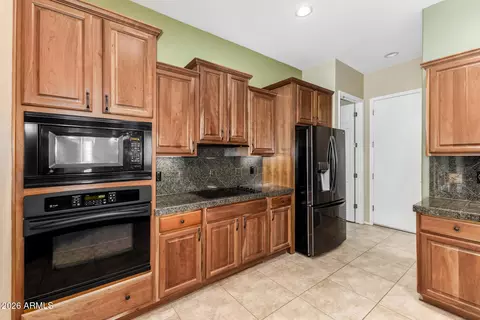 Kitchen - 4033 E Narrowleaf Dr, Gilbert, AZ 85298 photo 2 of 3