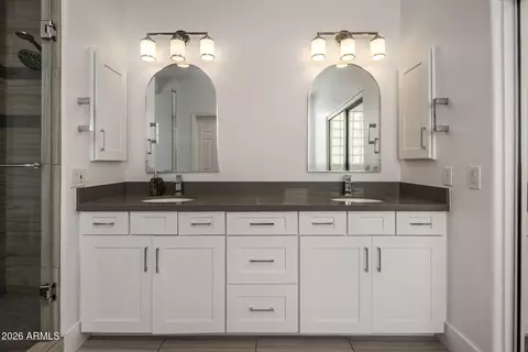 Bath - 3208 E Orange Dr, Phoenix, AZ 85018 photo 1 of 2