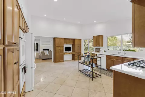 Kitchen - 6055 N 2nd St, Phoenix, AZ 85012 photo 5 of 6