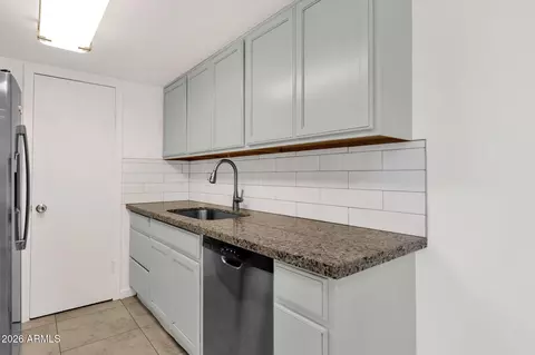 Kitchen - 4615 E Jones Ave, Phoenix, AZ 85040 photo 3 of 5