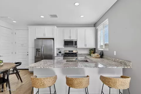 Kitchen - 3242 S 83rd Cir, Mesa, AZ 85212 photo 4 of 6