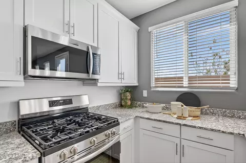 Kitchen - 3242 S 83rd Cir, Mesa, AZ 85212 photo 5 of 6