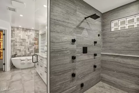 Bath - 5919 N 45th St, Phoenix, AZ 85018 photo 6 of 9