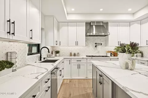 Kitchen - 5919 N 45th St, Phoenix, AZ 85018 photo 7 of 11