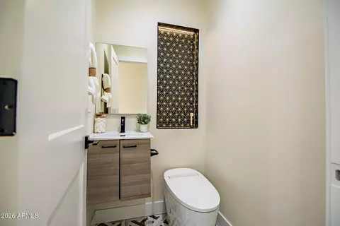 Bath - 5919 N 45th St, Phoenix, AZ 85018 photo 9 of 9