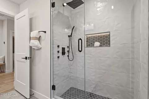 Bath - 5919 N 45th St, Phoenix, AZ 85018 photo 1 of 9