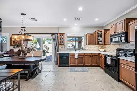 Kitchen - 1048 E Iris Dr, Chandler, AZ 85286 photo 1 of 6