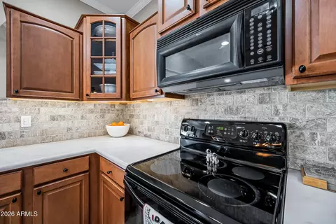 Kitchen - 1048 E Iris Dr, Chandler, AZ 85286 photo 5 of 6
