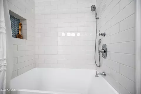 Bath - 1048 E Iris Dr, Chandler, AZ 85286 photo 8 of 9