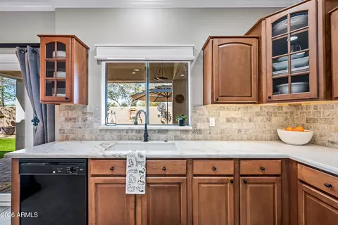 Kitchen - 1048 E Iris Dr, Chandler, AZ 85286 photo 4 of 6