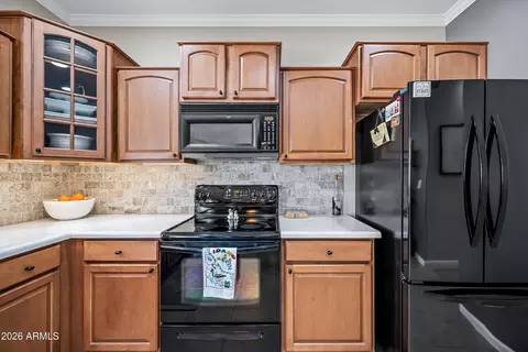 Kitchen - 1048 E Iris Dr, Chandler, AZ 85286 photo 3 of 6