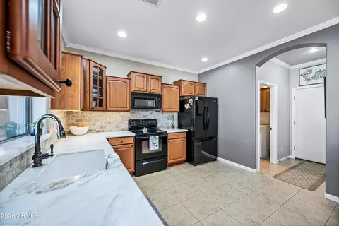Kitchen - 1048 E Iris Dr, Chandler, AZ 85286 photo 2 of 6
