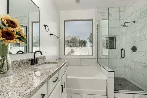 Bath - 1236 E Nightingale Ln, Gilbert, AZ 85298 photo 2 of 4