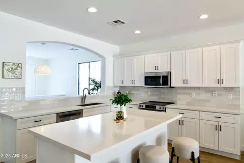 Kitchen - 1236 E Nightingale Ln, Gilbert, AZ 85298 photo 2 of 8