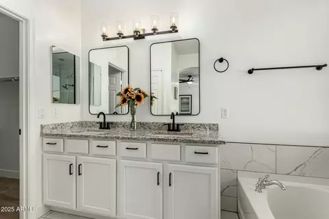 Bath - 1236 E Nightingale Ln, Gilbert, AZ 85298 photo 1 of 4