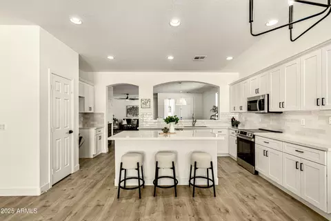 Kitchen - 1236 E Nightingale Ln, Gilbert, AZ 85298 photo 5 of 8