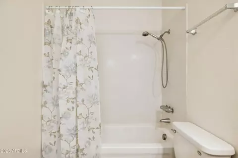 Bath - 5135 N 10th St #18, Phoenix, AZ 85014 photo 2 of 2