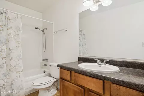 Bath - 5135 N 10th St #18, Phoenix, AZ 85014 photo 1 of 2