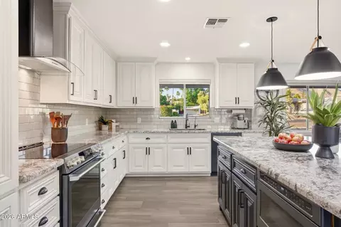 Kitchen - 2115 E State Ave, Phoenix, AZ 85020 photo 1 of 4