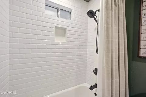 Bath - 2115 E State Ave, Phoenix, AZ 85020 photo 4 of 4