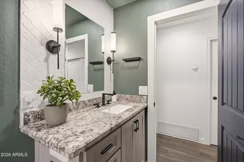 Bath - 2115 E State Ave, Phoenix, AZ 85020 photo 3 of 4