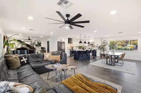 Living - 2115 E State Ave, Phoenix, AZ 85020 photo 3 of 3