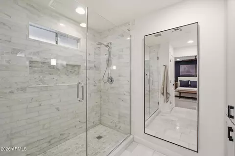 Bath - 2115 E State Ave, Phoenix, AZ 85020 photo 2 of 4
