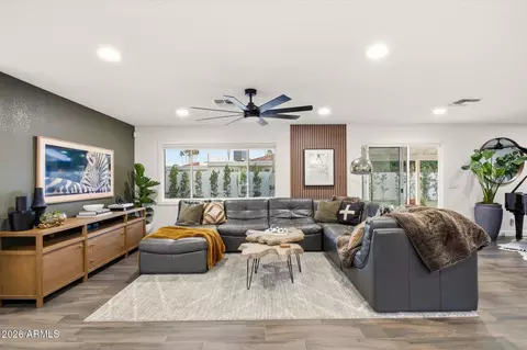 Living - 2115 E State Ave, Phoenix, AZ 85020 photo 2 of 3