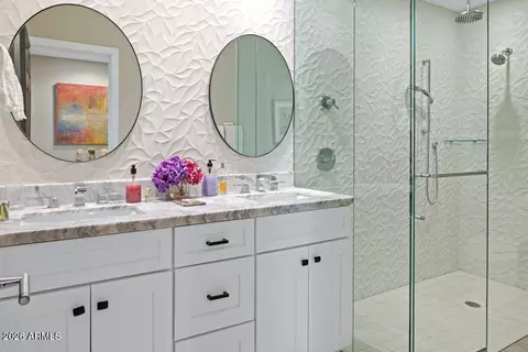 Bath - 2502 E Montebello Ave, Phoenix, AZ 85016 photo 3 of 5