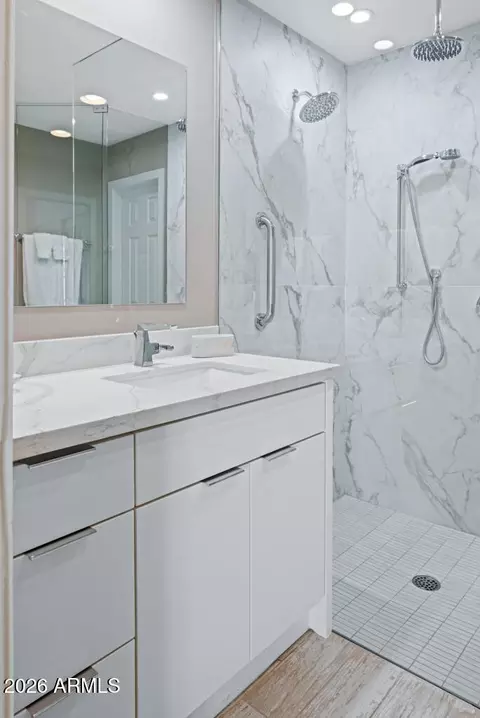 Bath - 2502 E Montebello Ave, Phoenix, AZ 85016 photo 4 of 5