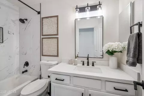 Bath - 4440 E Tether Trl, Phoenix, AZ 85050 photo 4 of 4