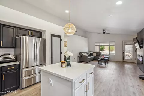 Kitchen - 4440 E Tether Trl, Phoenix, AZ 85050 photo 3 of 3