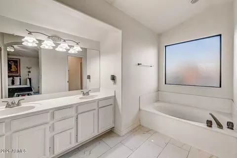 Bath - 322 E Vaughn Ave, Gilbert, AZ 85234 photo 2 of 6