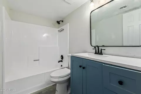 Bath - 10828 N Biltmore Dr #162, Phoenix, AZ 85029 photo 3 of 3
